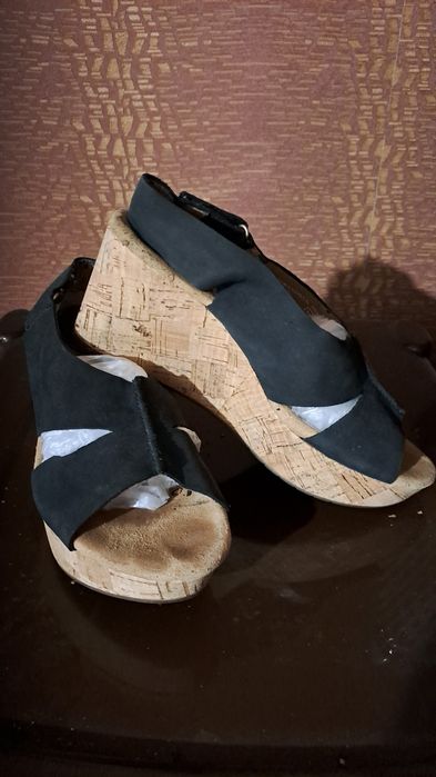 Продам босоножки Clarks, нубук, размер 40