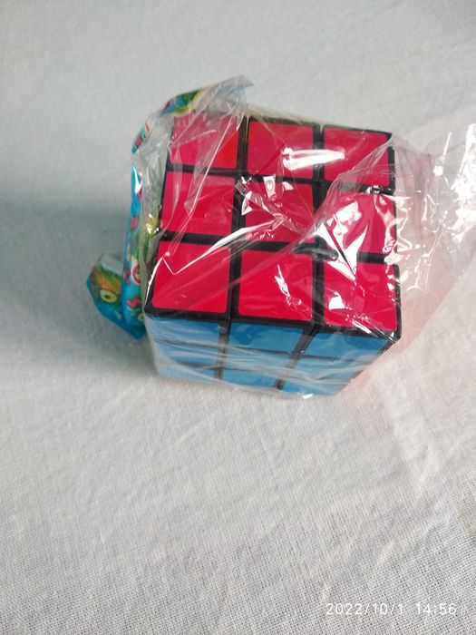 Продам кубик рубика 3х3 на "той бастар"