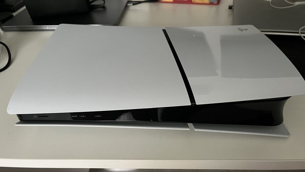 PlayStation 5 Slim Digital Edition 1TB D-Chassis + Controller