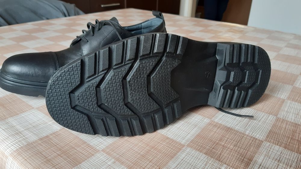 Мъжки обувки естествена кожа нови -42 номер