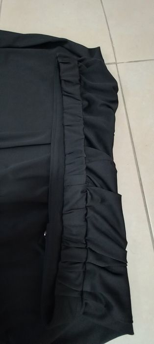 Дамска пола под коляното