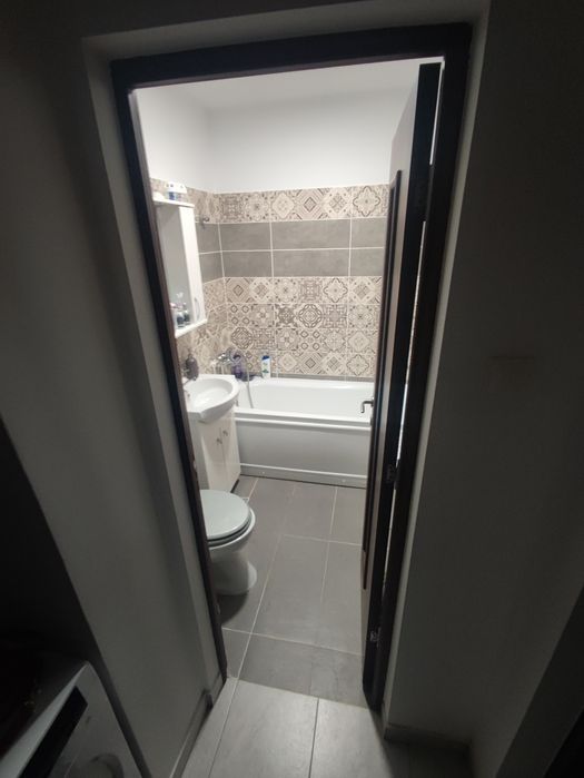 Garsoniera conf. 1 complet renovată si utilată.