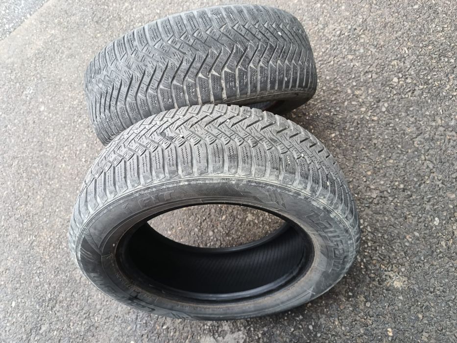 Vând anvelope 215 60 R16