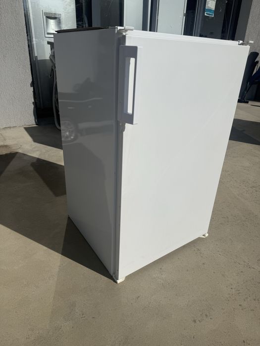 Малък хладилник Либхер с камера