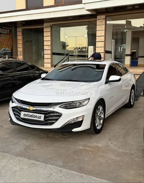 Малибу 2.4 сотилади