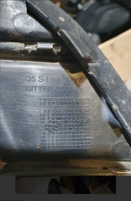 РЕШЕТКА НА БРОНЯ ПРЕДНА ЛЯВА AUDI II S-LINE Q5 SQ5 ORG 80A807681E (0)