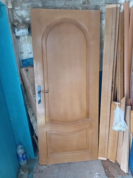 Дверь деревянная входная