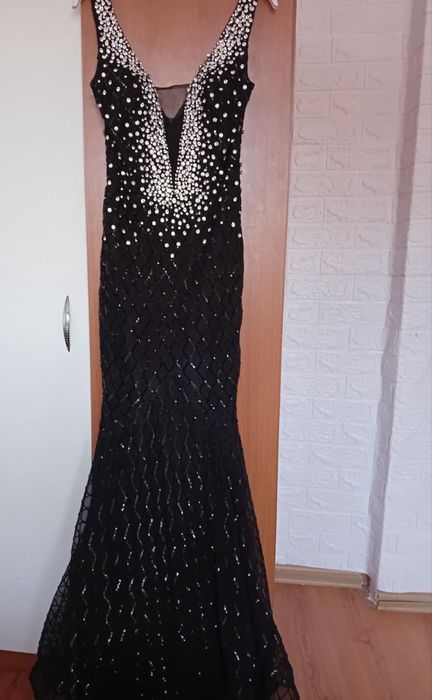 Офицялна рокля с камъни