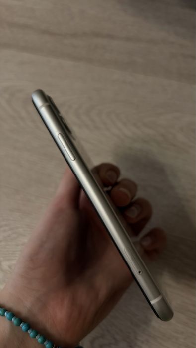 iPhone 11 (в хорошем состоянии )