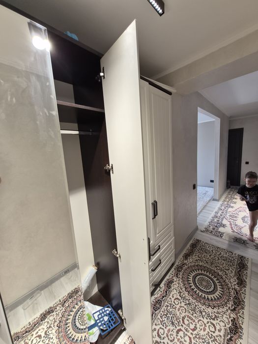 Продам шкаф 7 дверный.