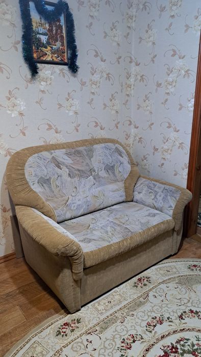 Продам диван двухместный