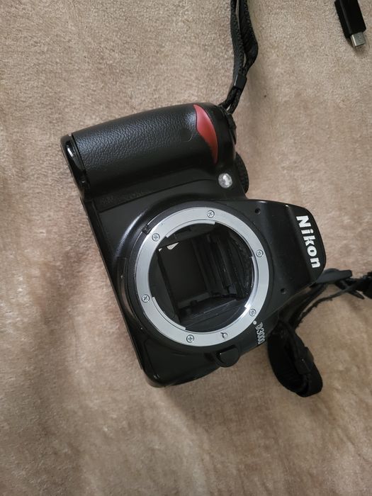 Продам nikon d3000 не робочи