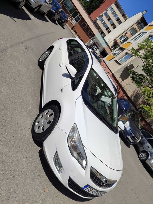 Опел Астра j 2012 перфектна