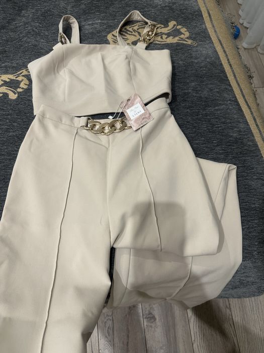 Платья, пиджаки, кофточки, двойки новые.