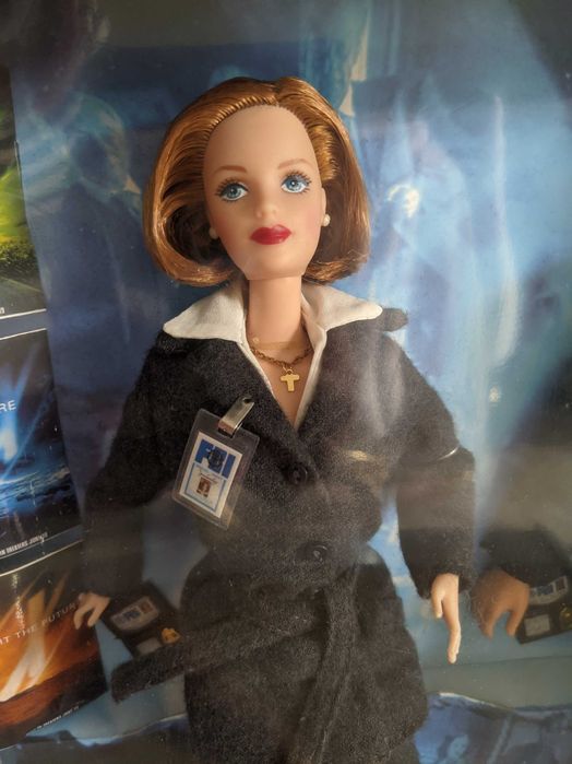 Барби и Кен в образе героев сериала секретные материалы