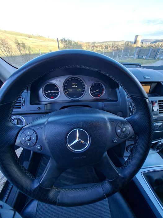 Mercedes-Benz C200 Kompressor Avantgarde | 184 CP | Navigație | Scaune Încălzite | Harman Kardon