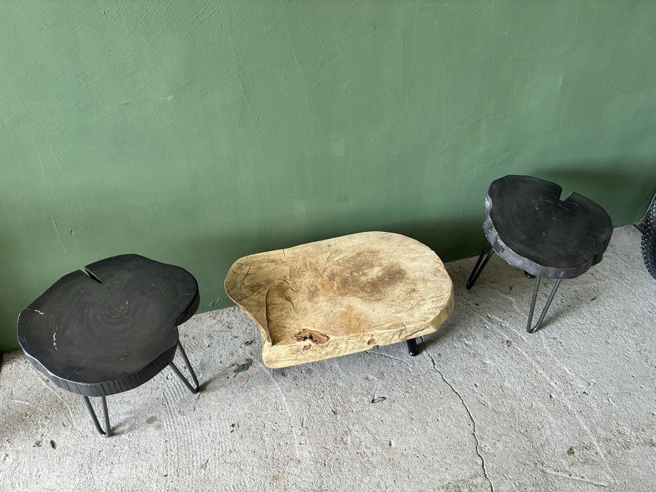 Дървена масичка с две табуретки