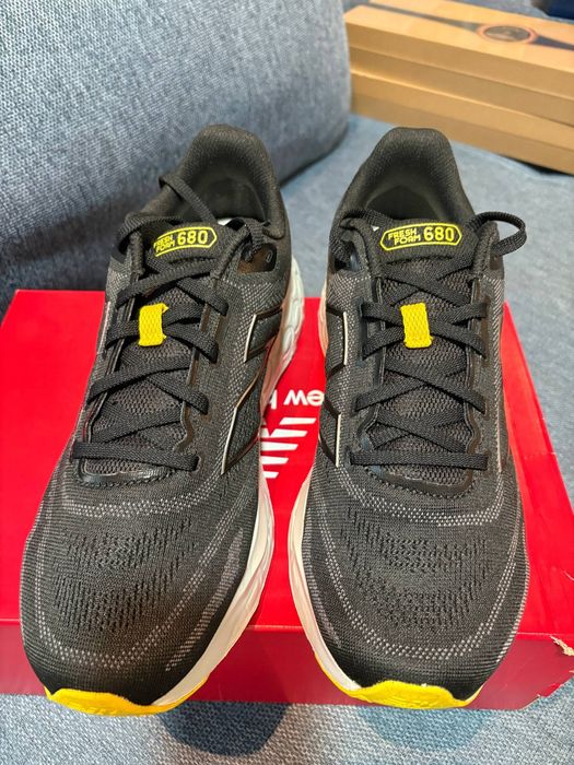 New Balance m680