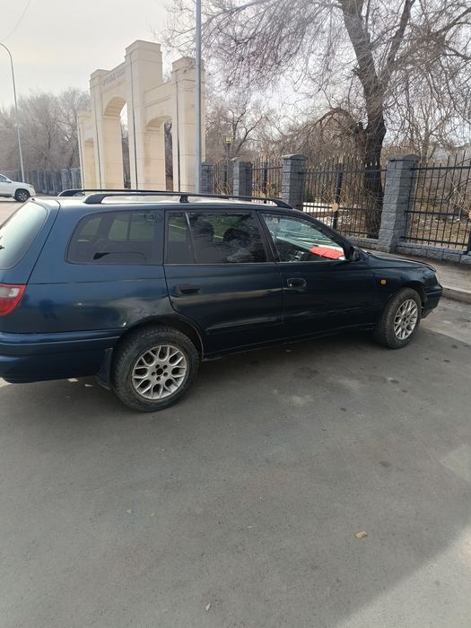 Продам автомобиль Toyota Carina E