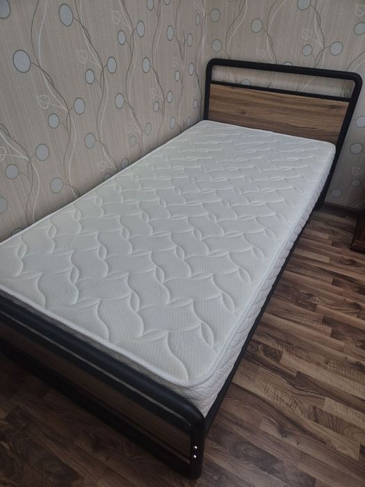 Кровать металлическая с матрасом