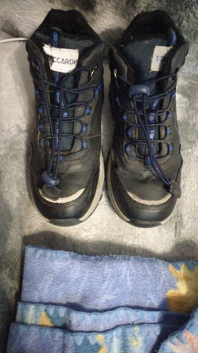 Отдам детскую обувь размер 36