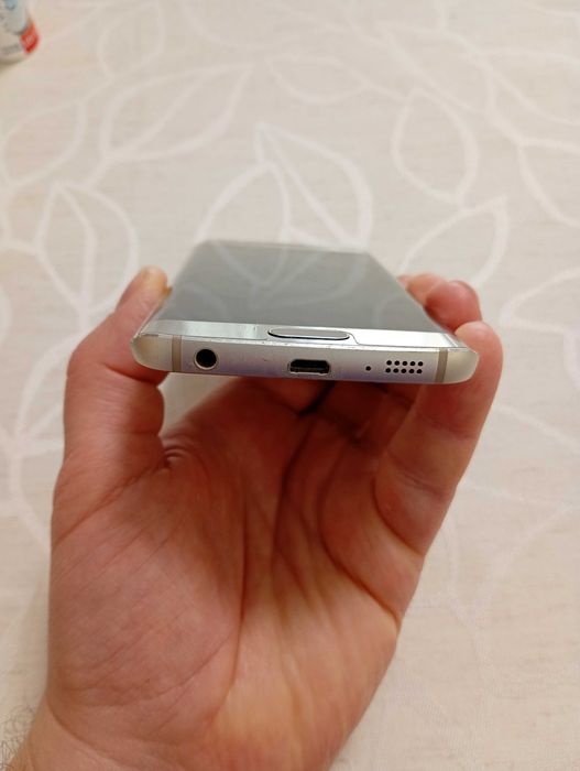Продавам Samsung Galaxy S6 Edge