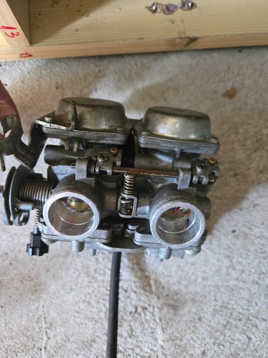 Piese motociclete (carburatoare,suspensii,oglinzi,roti etc)