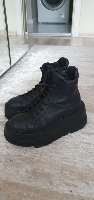 Ghete damă cu platformă