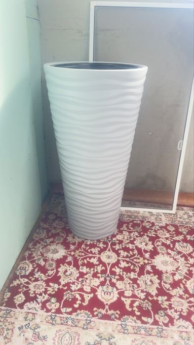 Продам горшок для цветов(кашпо) 2шт