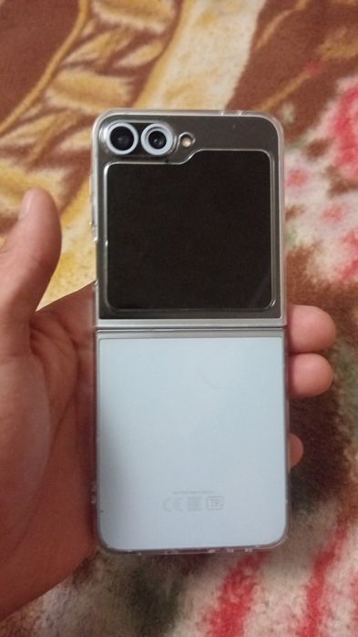 Продам Samsung galaxy Z flip 6