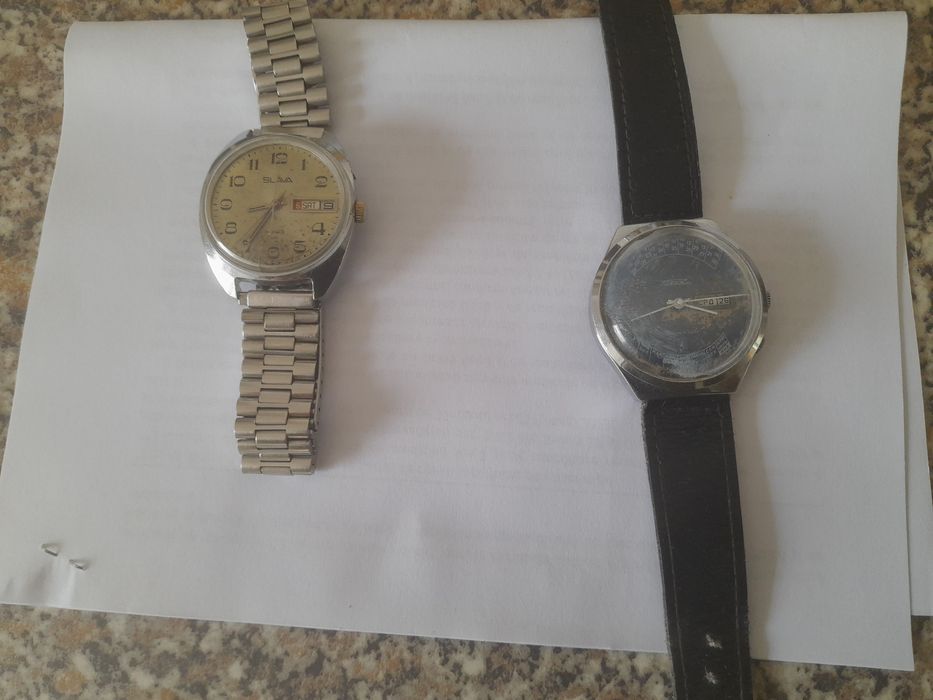 Vând ceasuri mecanice Raketa calendar, Wostok și Slava.