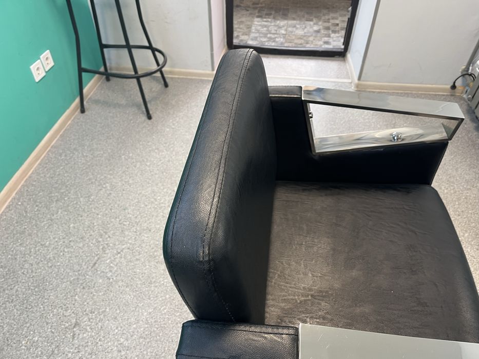 Продам парикмахерской кресло