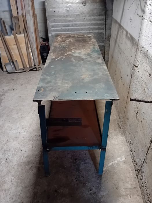 Работна метална маса