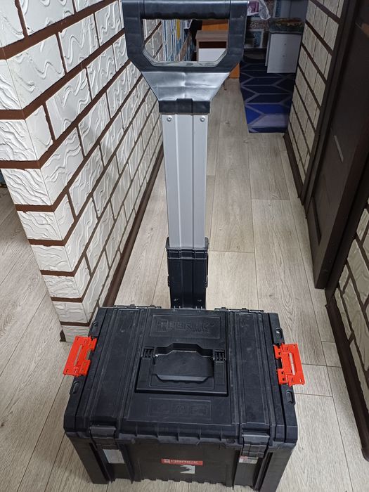 Продам ящик - тележка" QBRICK"
