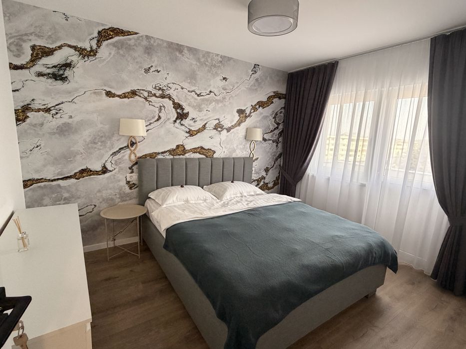 Inchiriez apartament 4 camere zona centrala in regim  hotelier sau termen lung