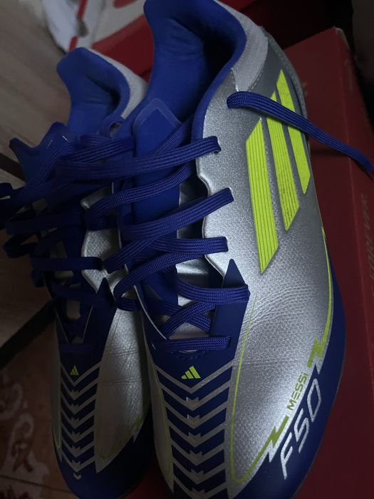 Vând ghte fotbal f50 messi