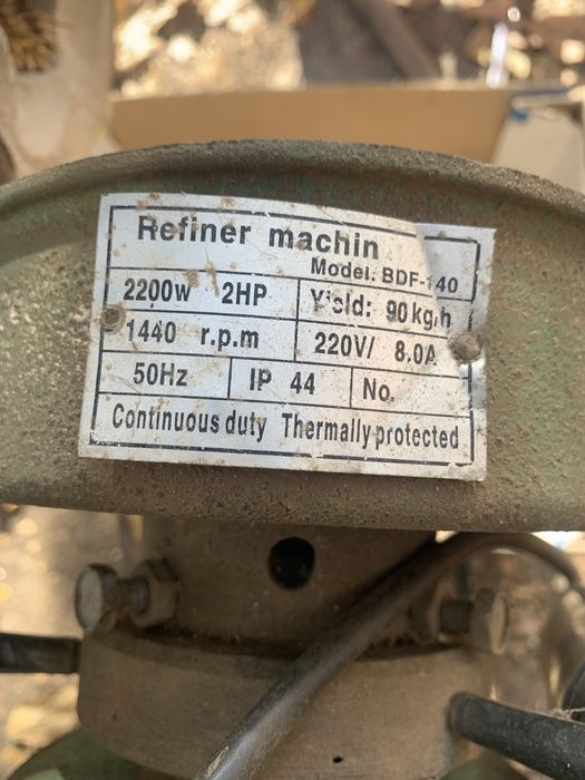 Moară urială cereale cu pietre.
