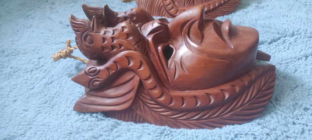 Masca din lemn Mayasa