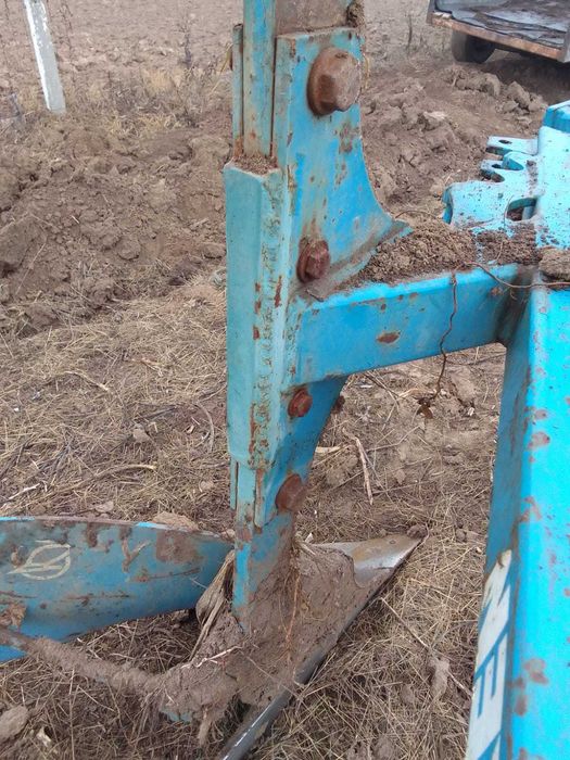 Vând plug lemken opal 80 reversibil 2 brazde foarte puțin folosit.