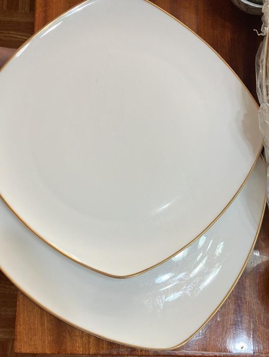 Продам тарелки новые