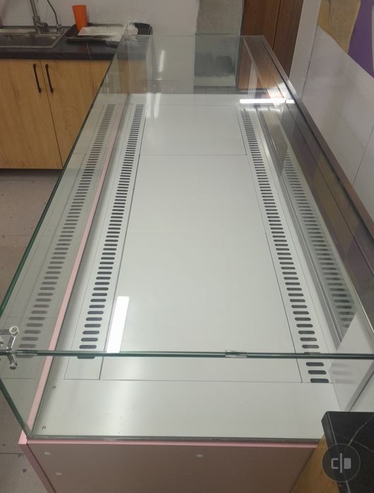 Продам витрину кондитерскую