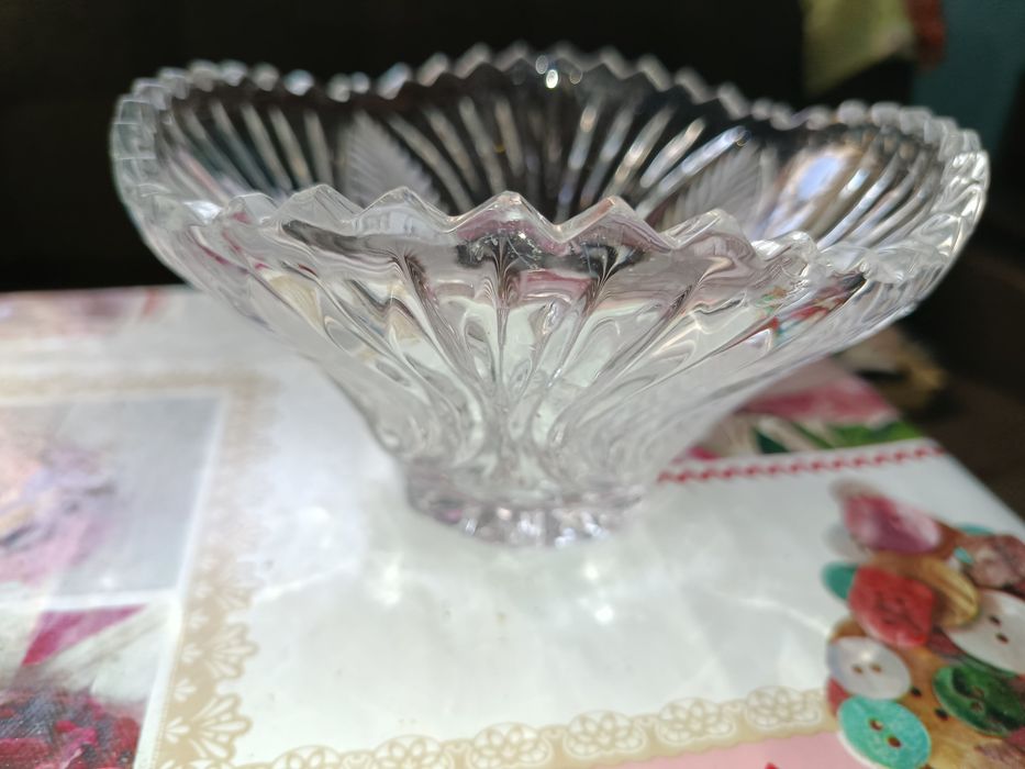 Продается  конфетницы и салатница.производство  СССР