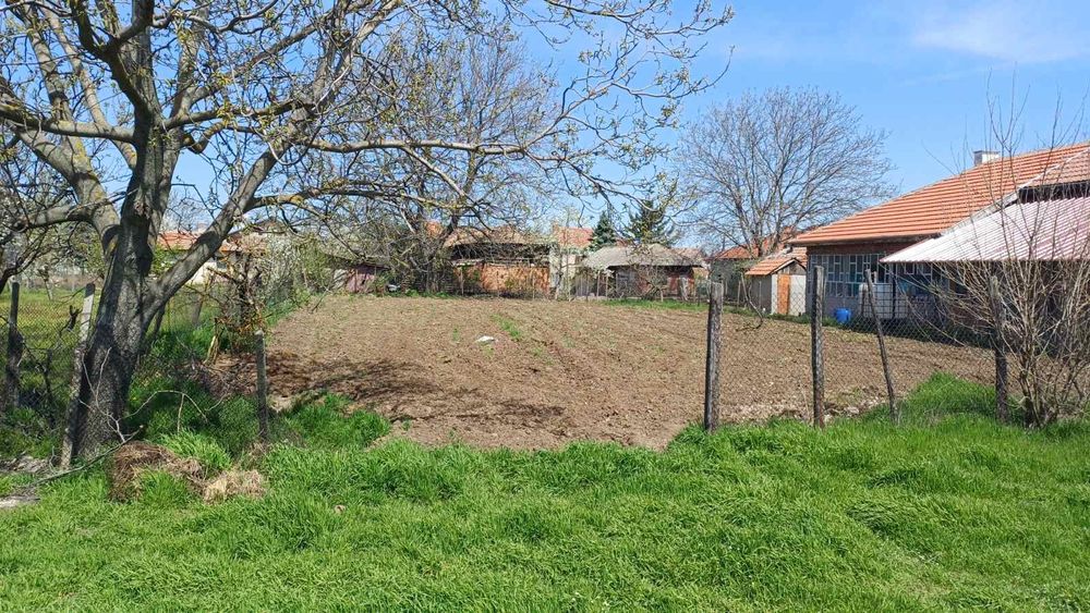 Продава парцел в с. Смирненски
Парцел с площ 650 кв.м, разположен на тихо и спокойно място в с. Смирненски. Подходящ за строеж на къща или ви