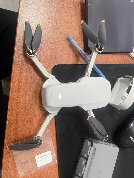Дрон DJI Mini 2 Fly More Combo серый