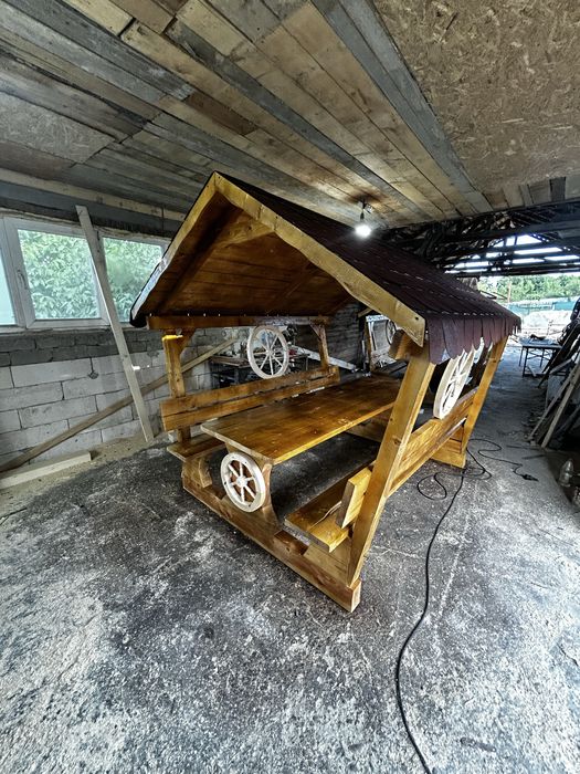 Foișor rustic de gradina