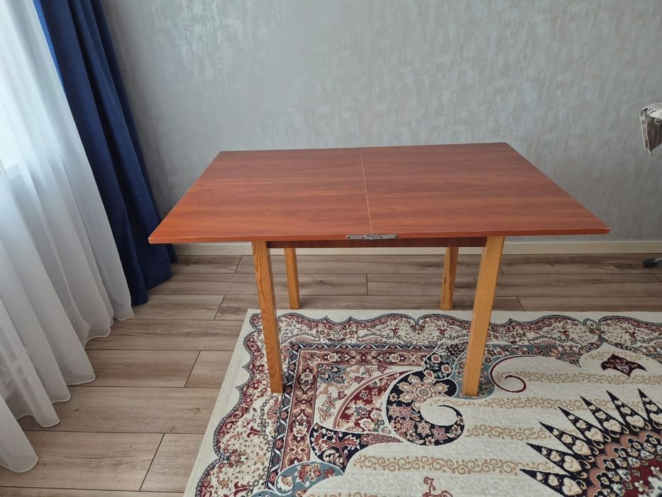 Б/у стол обеденный