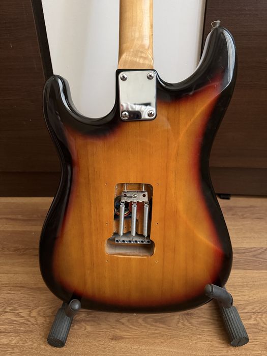 Fender Squier Strat  SE китара