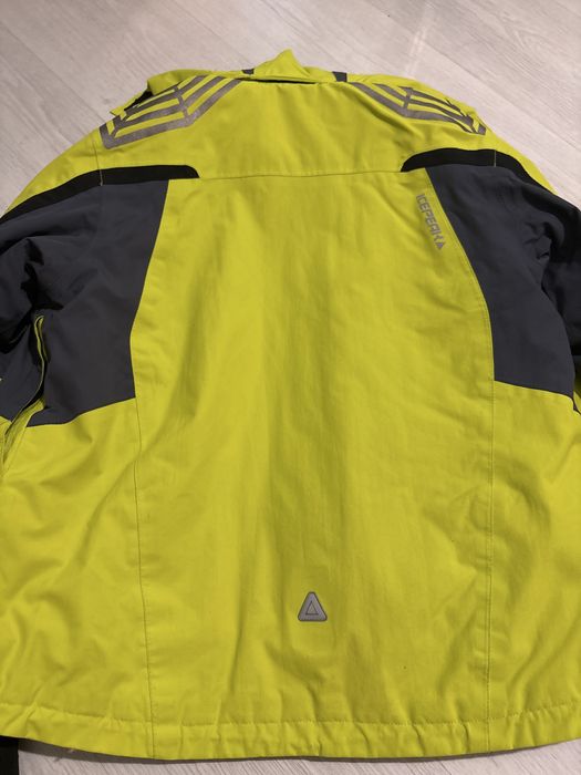 Geaca Icepeak ne purtata