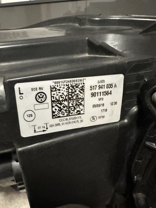 Фар ляв VW Golf Sportsvan Перфектен