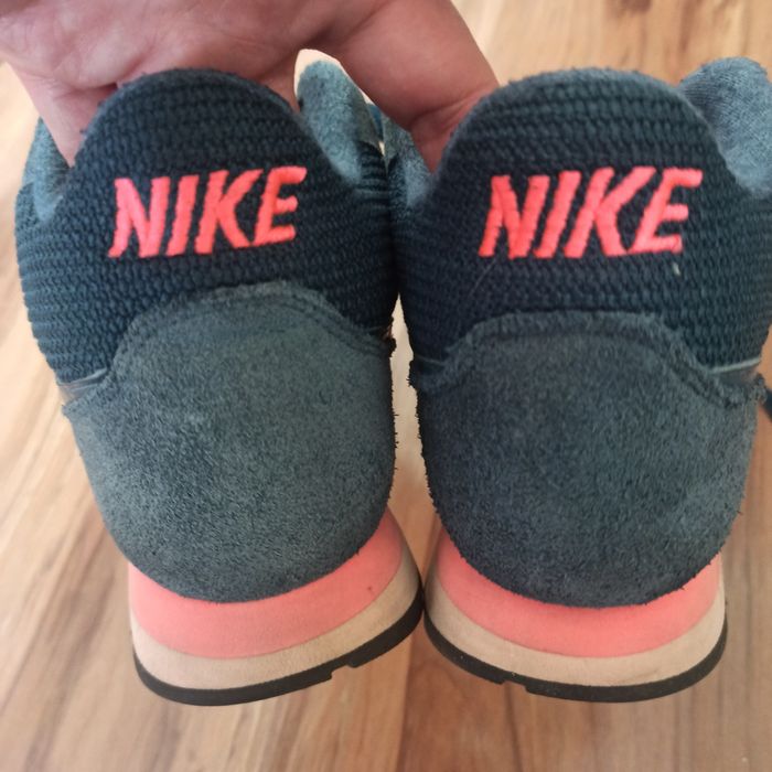 Черни кецове естествена кожа №39, Nike сини40